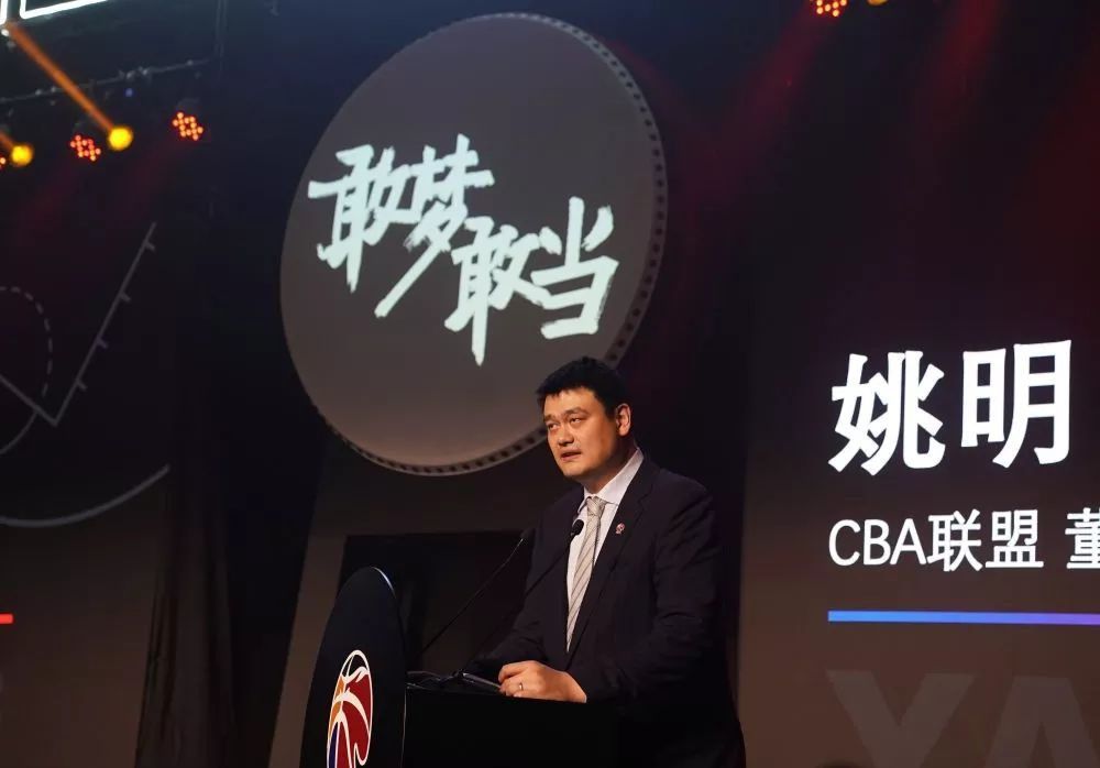 女人趴下脱了内裤光着视频